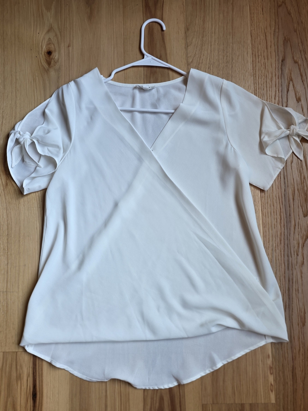 ee:some Women's Cream V-Neck Faux-Wrap Short Sleeve Top with Tie Sleeves